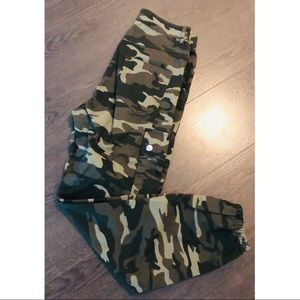High waisted Camo Cargo Pants
